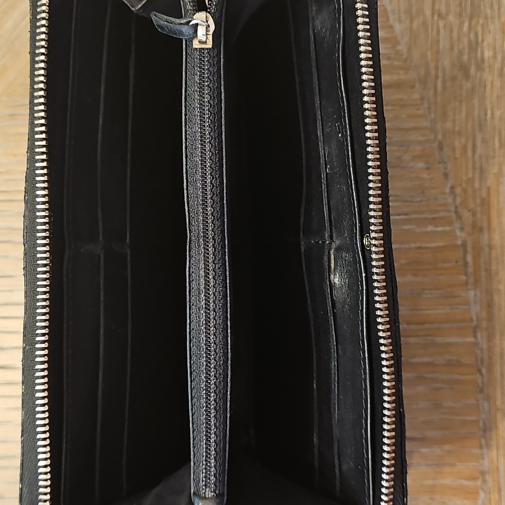 CHANEL Camellia Leather Wallet - Picture 5 of 9